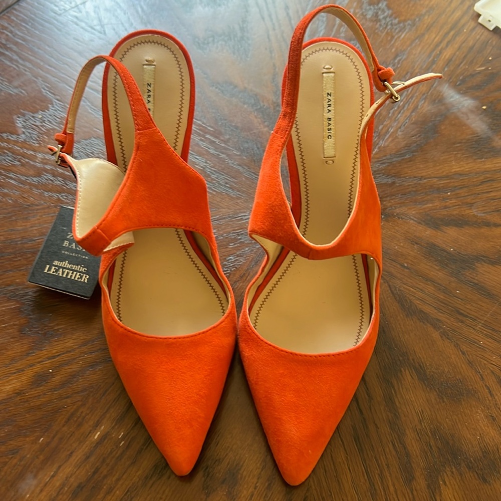 Beautiful orange 🍊 pointy toe heels for spring